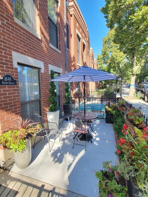 Entry outdoor patio