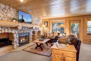 Beautiful lodge overlooking the ski runs at Silver Lake Lodge