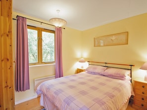 Double bedroom | Briar Cottage, Brampton, nr. Southwold