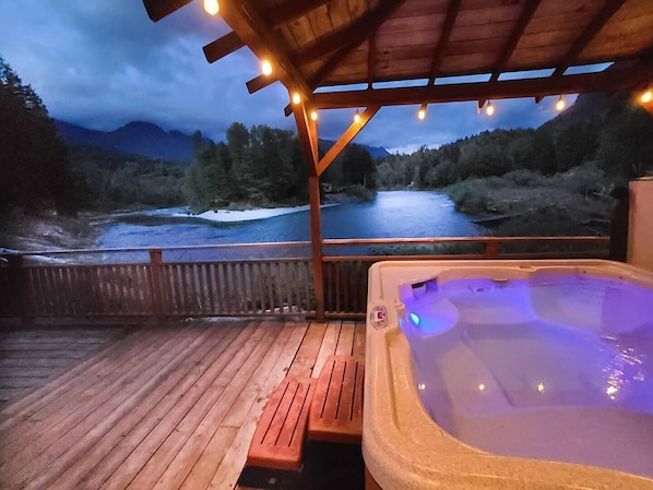 Bañera de hidromasaje al aire libre