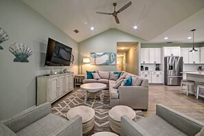 Main Living Space | Central A/C & Heating | Smart TV | Free WiFi