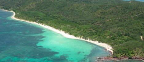 The Villa is on east end of Camp Bay Beach, the longest/most pristine on Roatan.