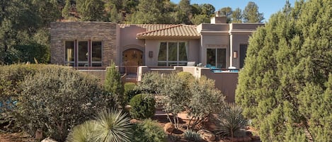 Talk about curb appeal This elegant 3BD Sedona vacation rental boasts a private pool and stunning Sedona views