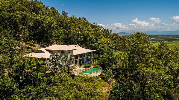 The Sanctuary Port Douglas Holiday House