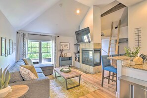Living Room | Gas Fireplace