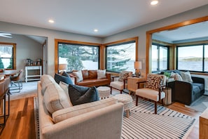 Living Room | Smart TV | Free WiFi