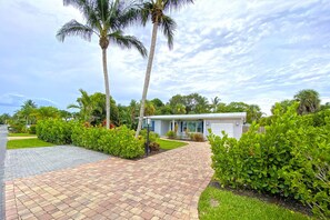 Right front view of the residence.