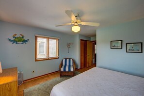 Downstairs Master King Bedroom (3)