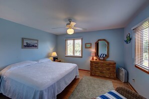 Downstairs Master King Bedroom (2)