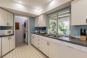 Kitchen/Laundry