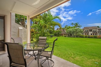 1Br 1Ba Kahala Tropical Dream, Pool, Garden View 513