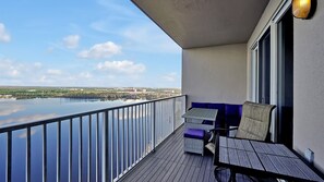 25ft Trex deck with Universal Studios, Lake Bryan & SpaceX Launch views 