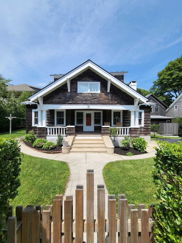 Cozy 4 BDR home near Downtown Oak Bluffs