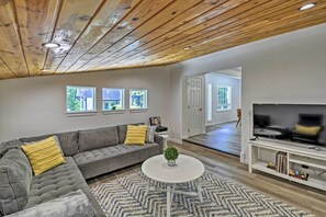 Living Room | 2-Story Cottage