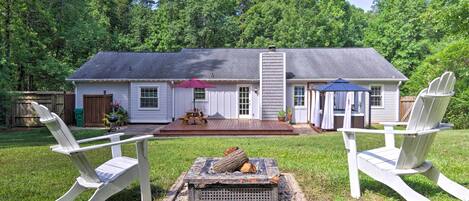 Taylors Vacation Rental | 3BR | 2BA | 1,600 Sq Ft | 4 Steps to Enter