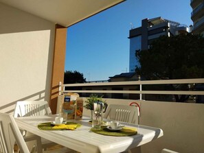 balcony