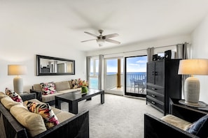 Nice ocean breezes come in through the lanai. (Photo pre-reno, now has 55" TV).