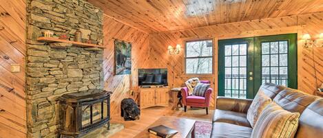 Maggie Valley Vacation Rental | 2BR | 1BA | 1-Story Cabin | 800 Sq Ft