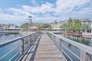 Baytowne Wharf walkway