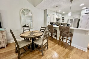 Living/Dining area