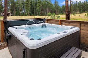 Freebird: - Warm up in the 6-8 person hot tub with golf course views.