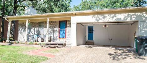 Fantastic 3BR home in the charming city of Sherwood, AR!
