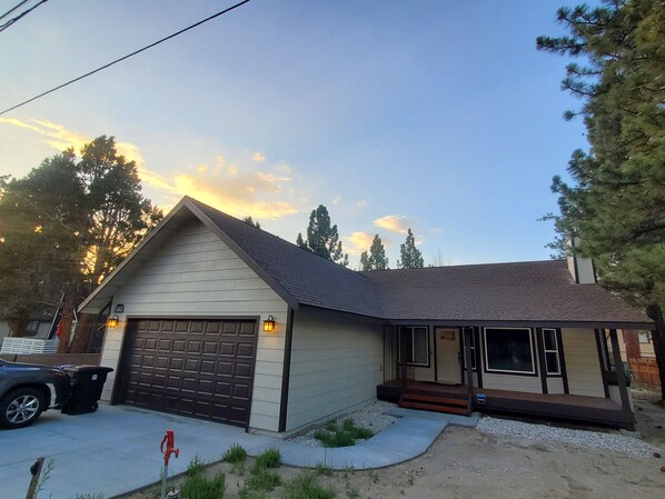 Brand new 1600 ft retreat home. 