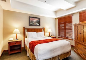 Primary Bedroom with 1 Queen Bed