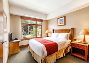 Bedroom 2 with 1 Queen Bed