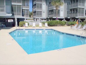 Community pool, enjoy that and/or a 30 second walk to the beach!