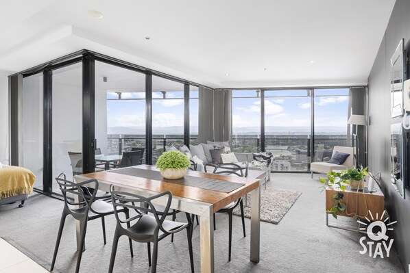 Spacious balcony with uninterrupted views of the city ♥️