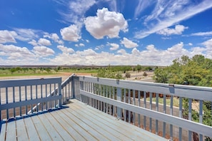 Rooftop deck with golf course views, and views of the Three Sisters volcanoes  