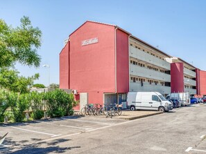Rad, Himmel, Auto, Pflanze, Fahrzeug, Gebäude, Baum, Asphalt, Strassenbelag