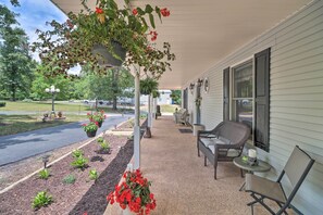 Covered Front Porch | Step-Free Access | Keyless Entry