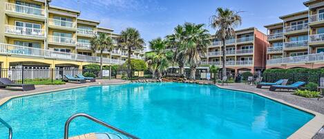 Galveston Vacation Rental | 1BR | 1BA | 474 Sq Ft | Elevator Access