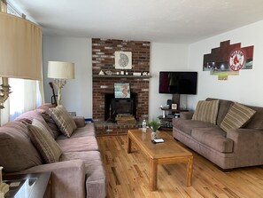 Livingroom with a working fireplace