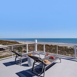 4th floor deck with breathtaking ocean views