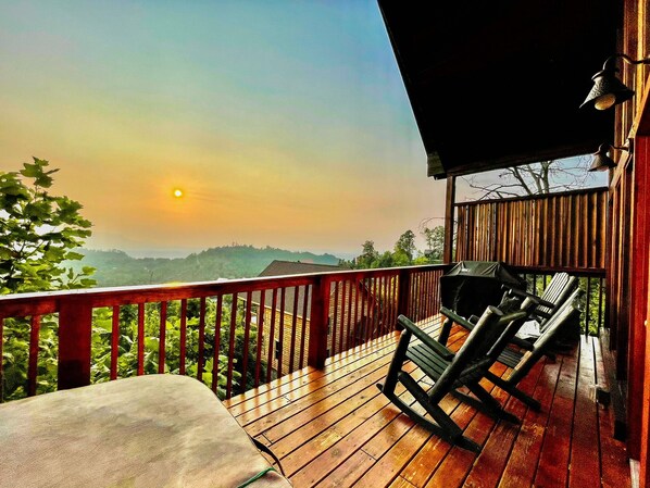 Million dollar view and the most relaxing sunset!