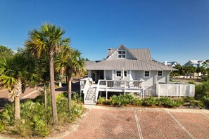 The only home in Wandmark Beach with boat parking