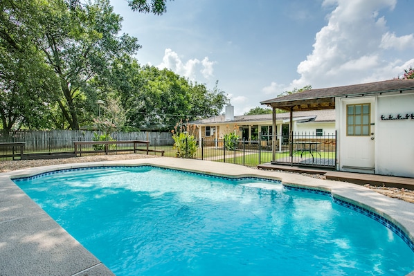 Gated Pool- not heated