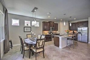 Kitchen & Dining Area | Free WiFi