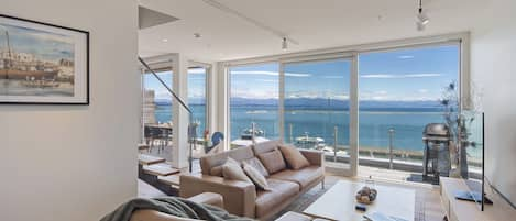 Penthouse 37 - Nelson Waterfront Apartment