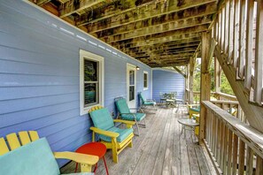 Entrance Level Porch