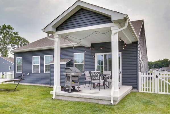 Frankford Vacation Rental | 3BR | 2BA | 3 Steps Required for Access