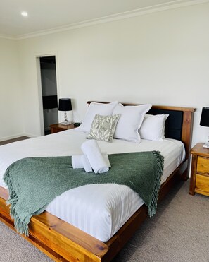 Master Bedroom: King Bed with river views (ensuité bathroom)