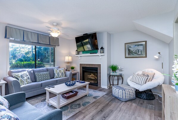 Living room - Gorgeous living room with pull out sofa, faux fireplace and access to the back porch.