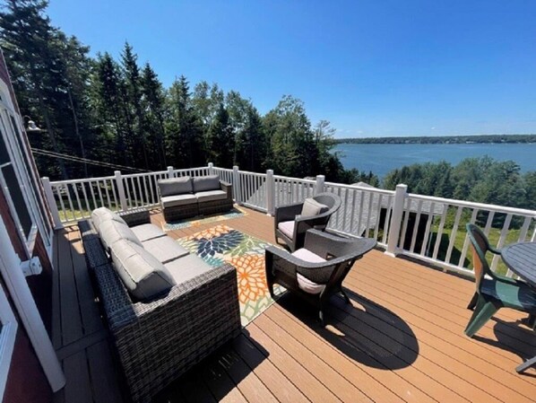 Large furnished deck, with glorious ocean views !