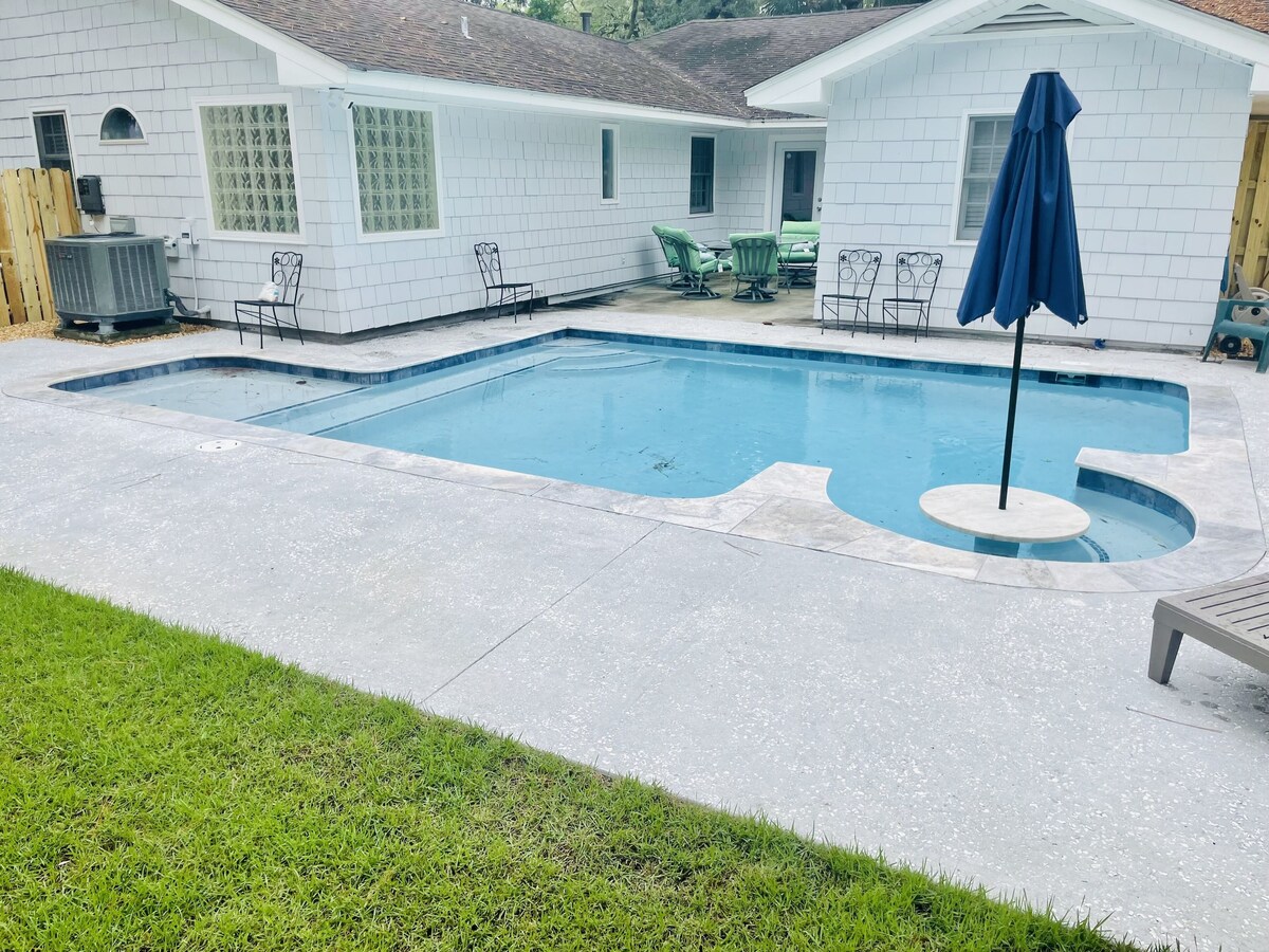 Saint Simons Island,blocks from Gould’s Inlet, 5 bedroom 3 bath ranch sleeps 12+
