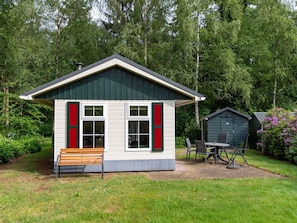 Plante, Propriété, Bâtiment, Fenêtre, Arbre, Lot Terre, Maison, Chalet, Zone Rurale, Extérieur Banc