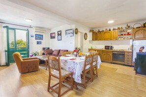 Dining room 2